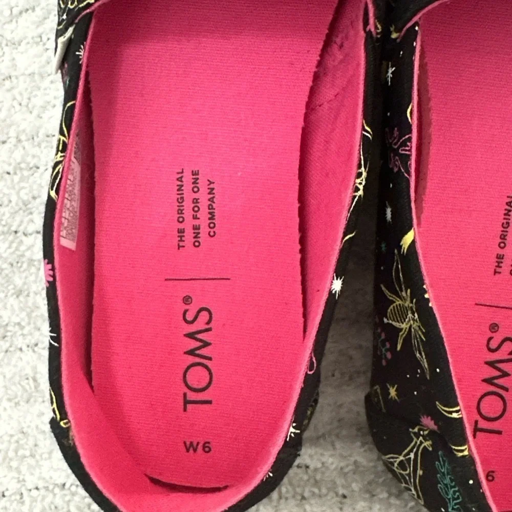NWOT Toms Alpargata Black  Animal Constellations Glow in The Dark Print